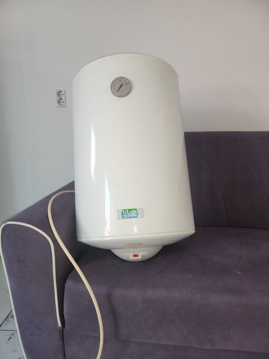 Vând boiler electric 80 l