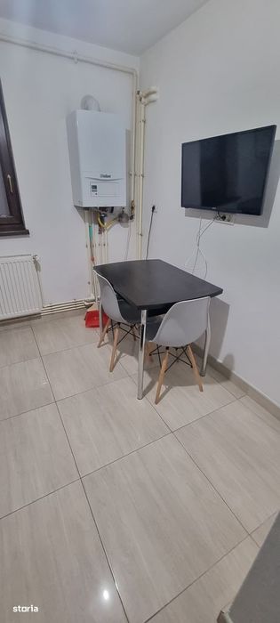 Apartament 3 camere decomandat zona Casa de Cultură