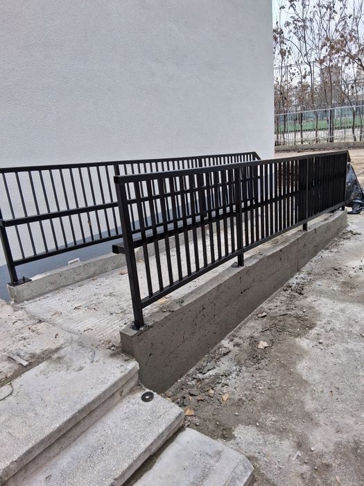 Executam la cerere ,porti,grilaje,garduri,hale