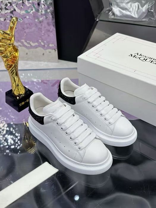 Alexander McQueen Oversized Sneaker – White/ Black Crystals Poze Reale