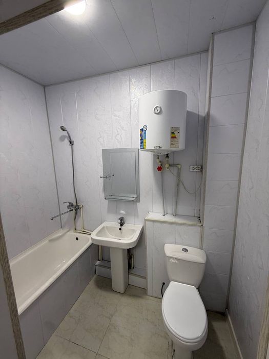 2 ҳонали 2 каватда жойлашган квартира сотилади. 4 каватли янги гиштлик