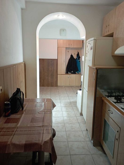 Ofer spre închiriere apartament 2 camere, decomandat lângă Profi Cireșica
