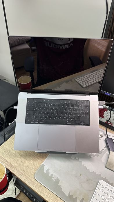 MacBook Pro 16 (32/512) цикл 64, 93%