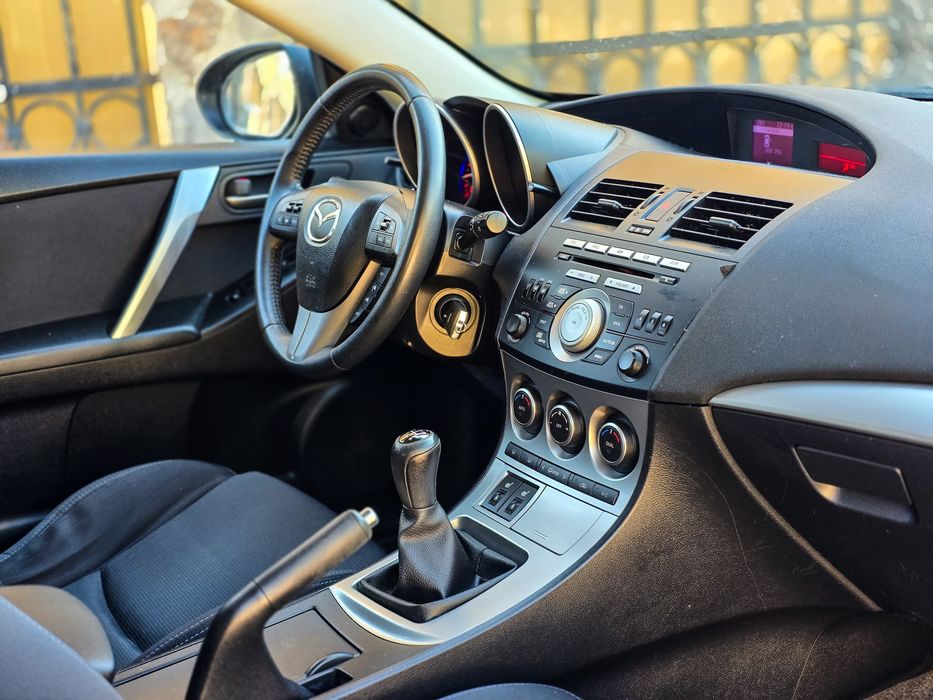 MAZDA 3 2011 — imagine 5