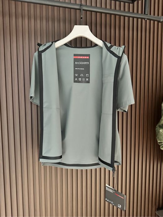 Bluza Prada , calitate premium , pe comanda , noua , XL