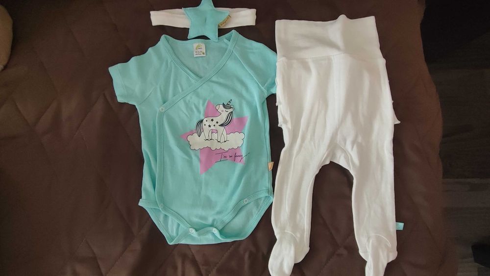 Бебешки дрешки от дъщеричката ми.