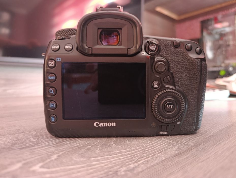 CANON mark 4  Holati alo darajada kam ishlagan