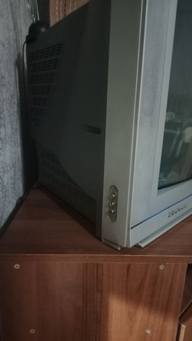 Отдам даром телевизор