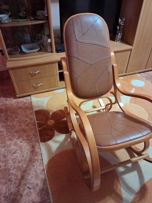 Продавам люлеещ се стол