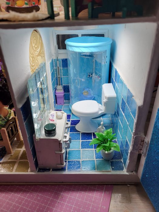 Продам кукольный домик