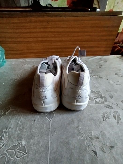 Женские кроссовки 40р