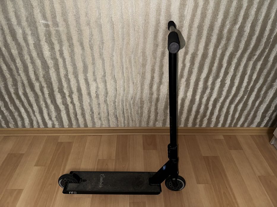 Продаеться самокат invert supreme