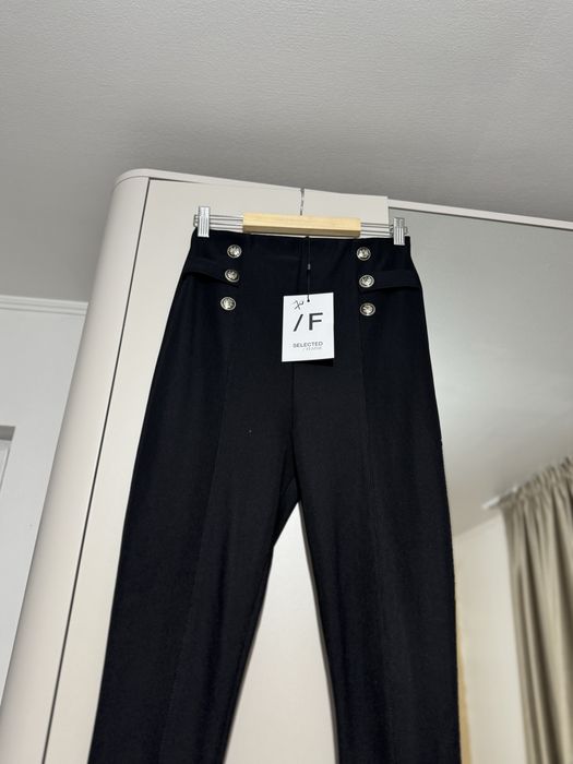 Vand 3 perechi de pantaloni