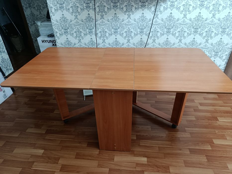 Продам стол книжка