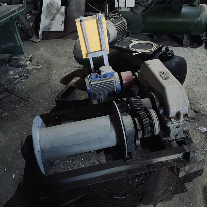 Электродвигатель , лебедка, мотор редуктор