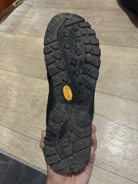 Кроссовки от бренда: The North Face
