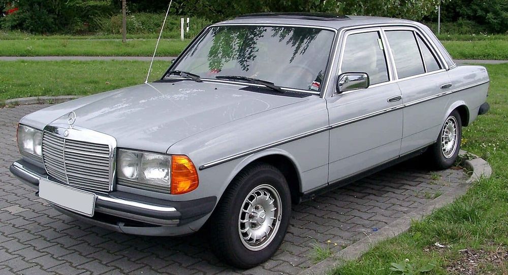 Стекло задние с подогревом для Мерседес w123.