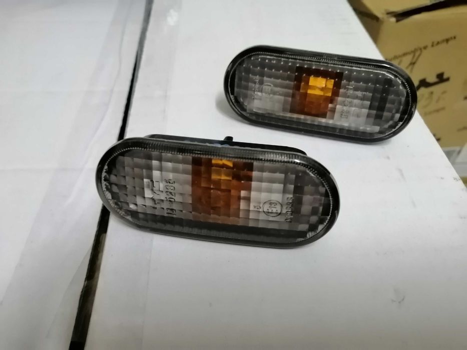 мигачи Пасат B 5 VW Passat  96 - 00 бели опушени мигач до фар и калник