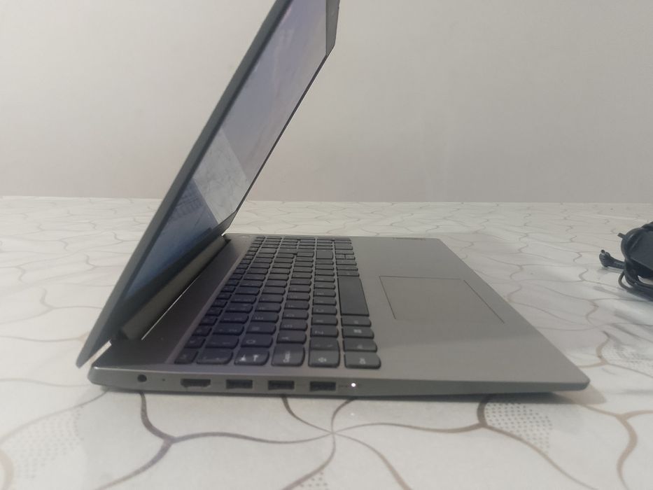 Lenovo Noutbuk sotiladi