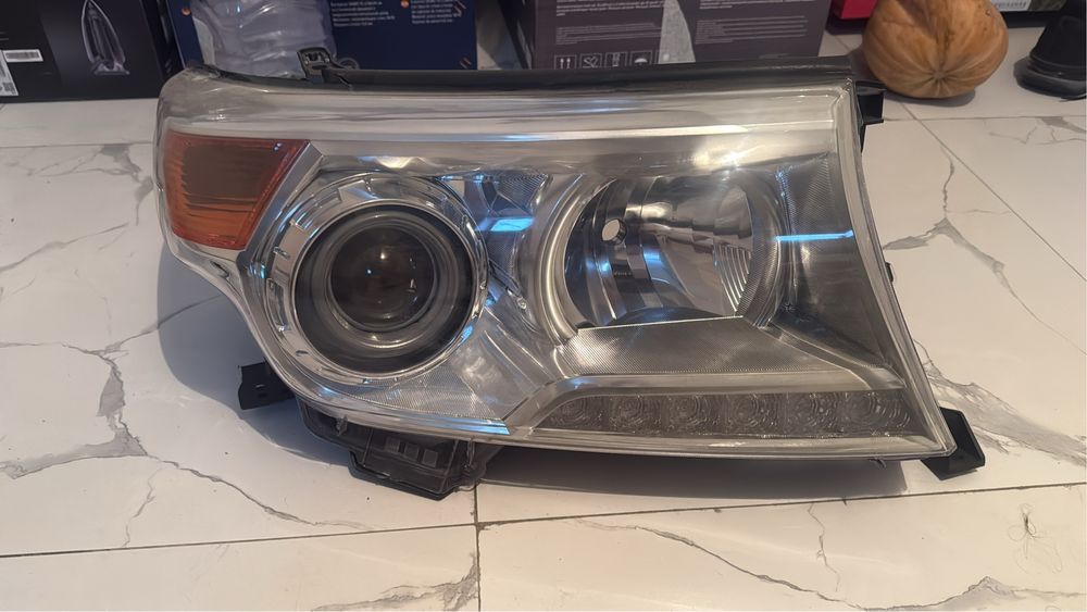 Фара правая оригинал