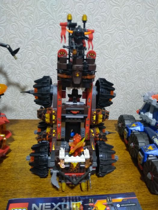 Продам фирменные Лего