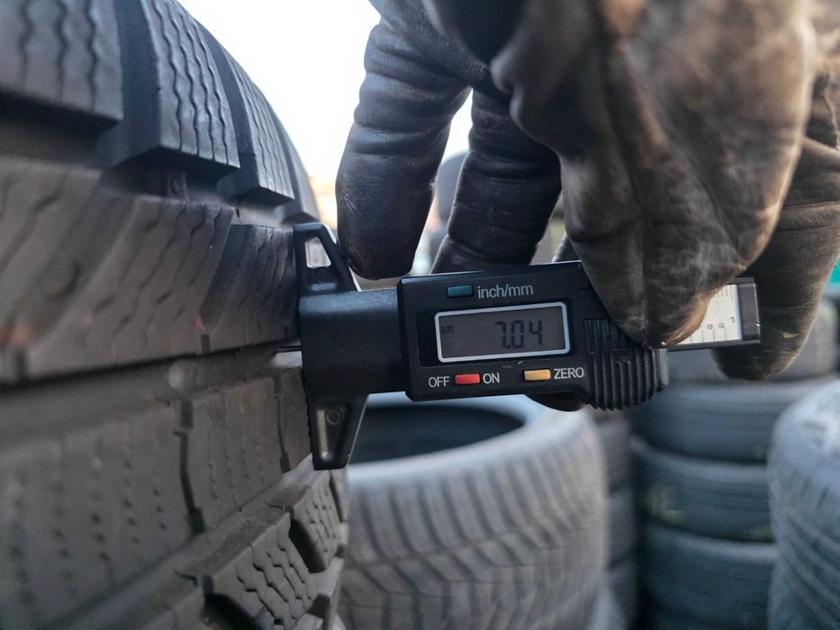 4бр Зимни гуми 235 65 17 - Continental