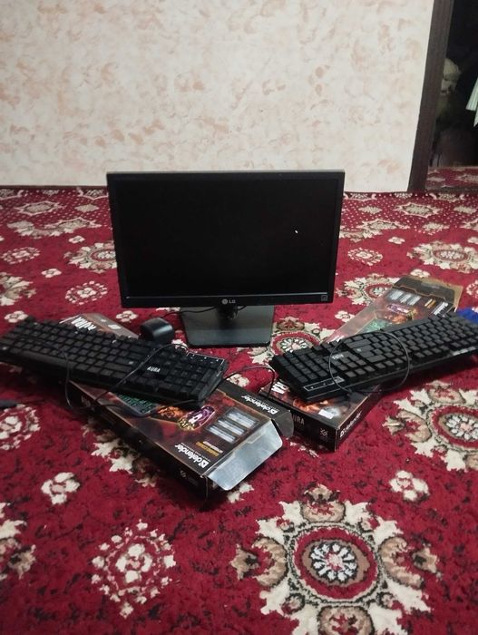 kompyuter monitor yangi ishlatilinmagan