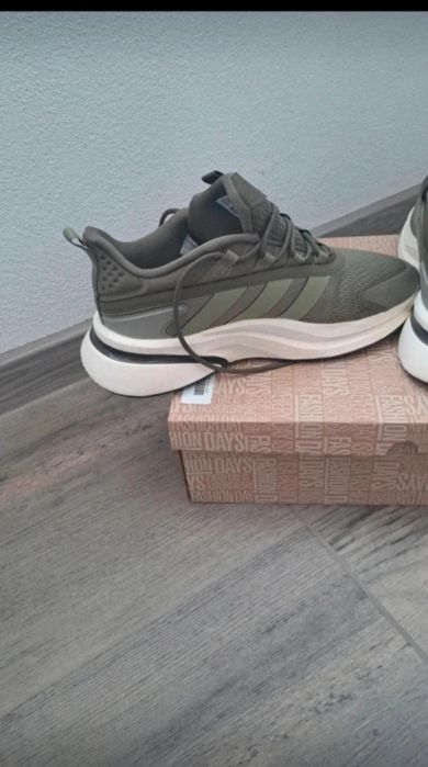 adidas AlphaResponse