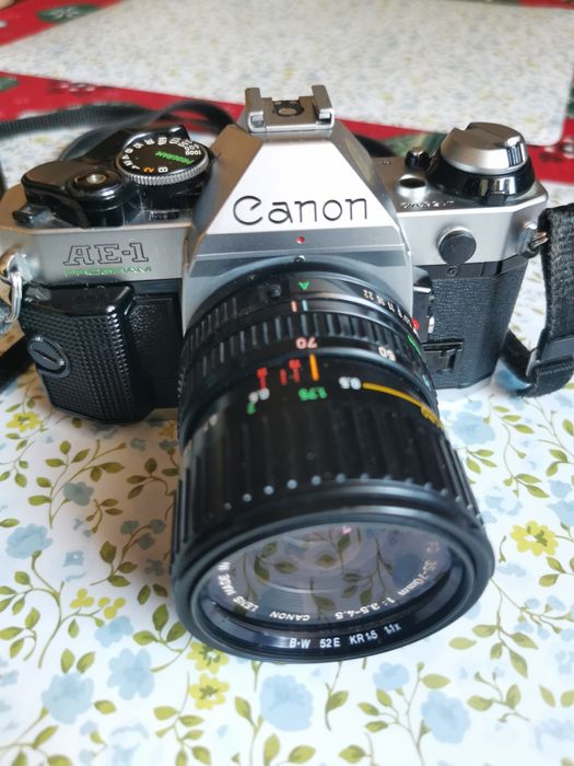 Фотоапарат "CANON AE-1 PROGRAM"  със светкавица