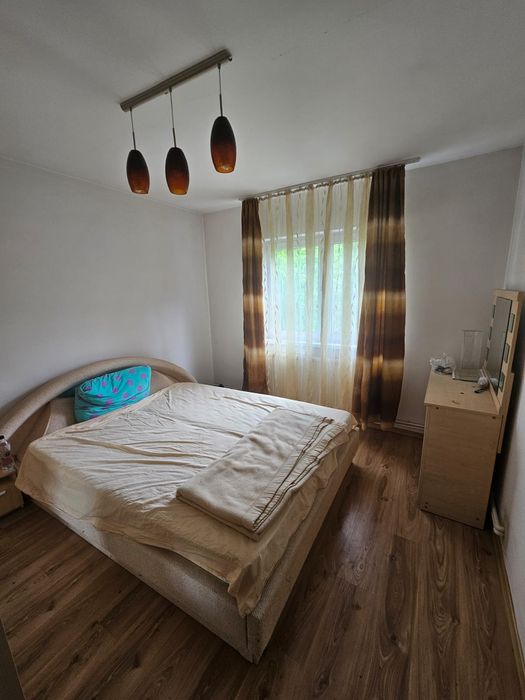 Vând apartament Independenței