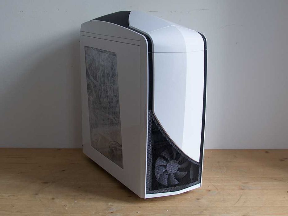 Продавам Кутия nzxt phantom 240