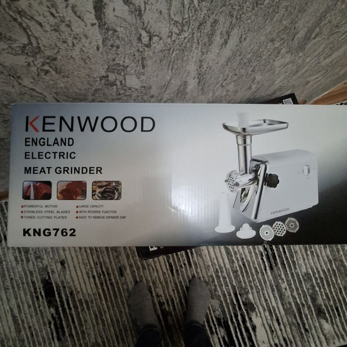 Мясорубка  . Kenwood KNG 762. Electric meat grinder