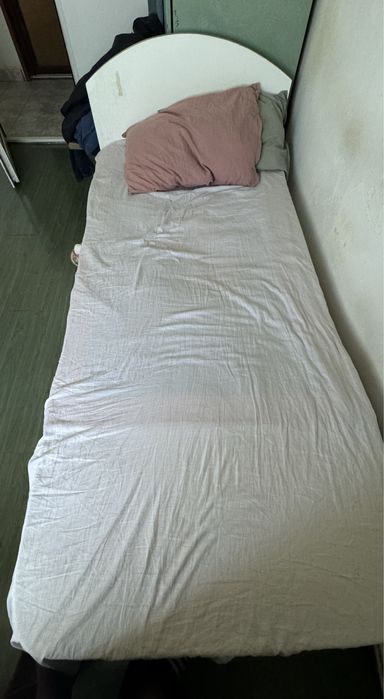 Pat 90x200, stare perfecta, cu saltea viscotex