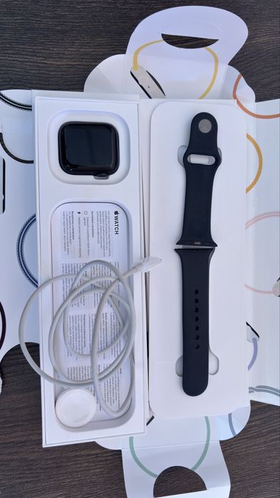 Apple watch SE 2021 40мм + каишка S/M размер