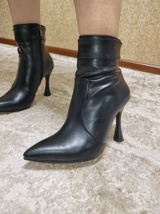 Yangi poshnali ayollar sapogi — kiyilmagan