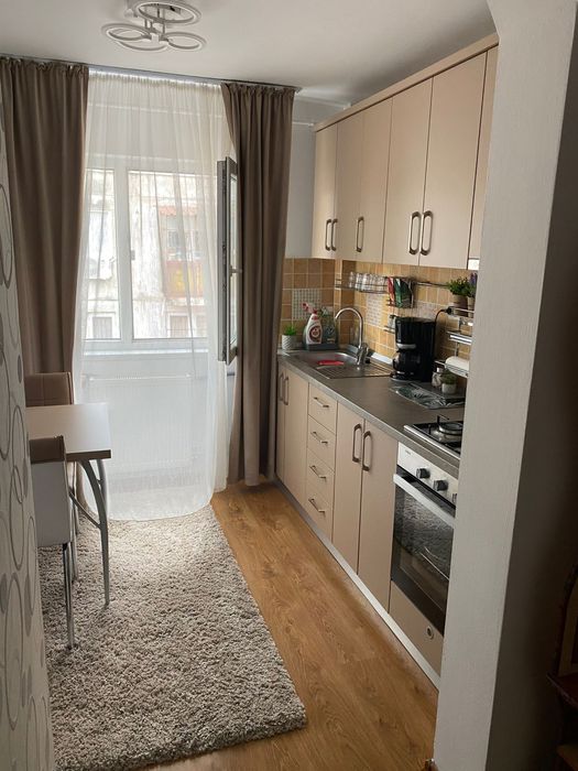 Inchiriez Apartament cu 2 camere Semidecomandat