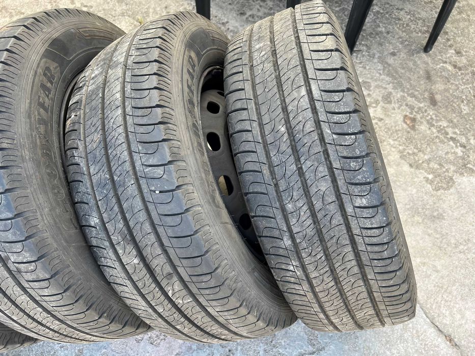 Джанти с гуми 215/65/16C за Nissan NV300/Renault Trafic/Opel Vivaro!