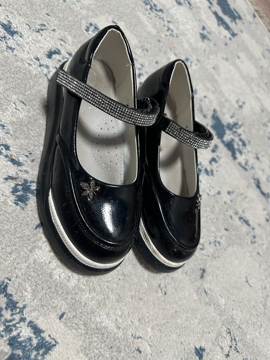 Продам школьные вещи на девочку