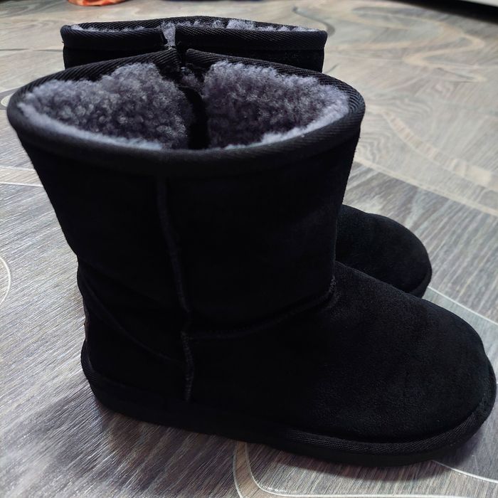 Продам угги 35 размера