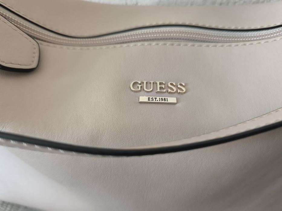 Оригинална чанта Guess