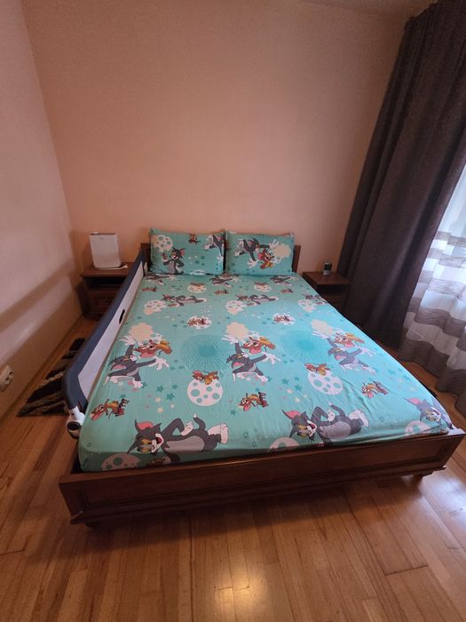 Ofer gratuit mobila si parchet de lemn