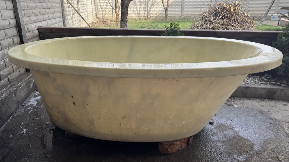 Мраморная ванна.