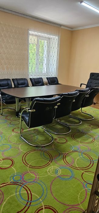 Продам стол с креслами