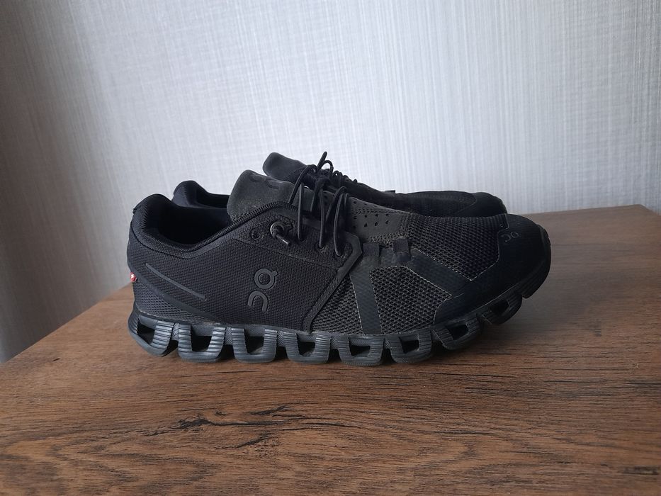 On Cloud маратонки 39 номер.