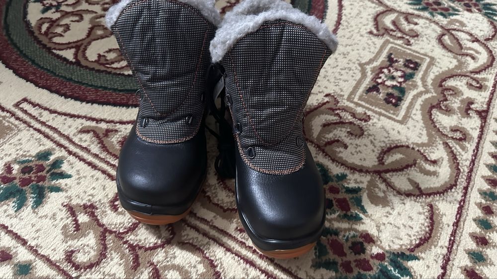 Продается спец обувь.