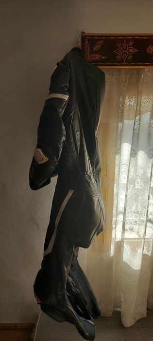 Vând echipament moto în stare bună