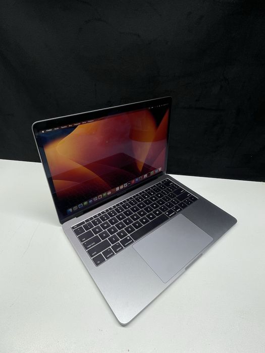 MacBook pro 2017/Ortalyq