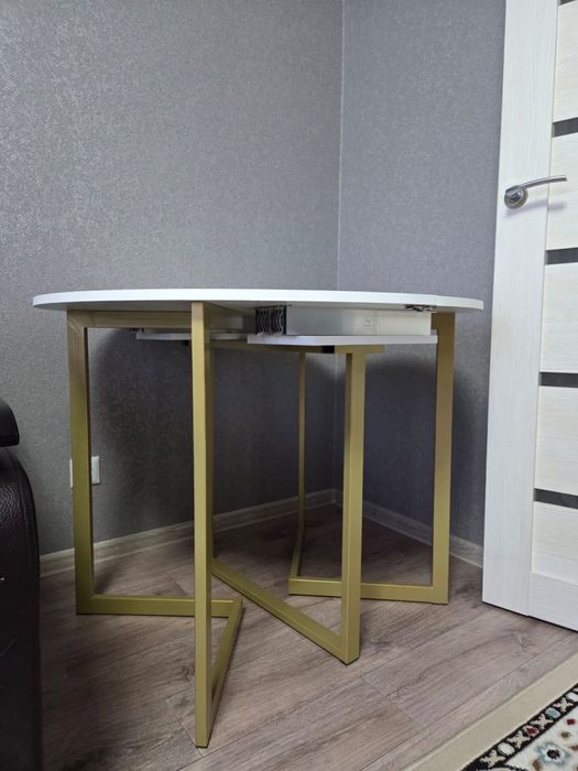 Кргулый стол-трансформер