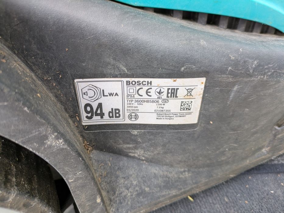 Koсачка за  трева  Бош отора работи но върти много слабо