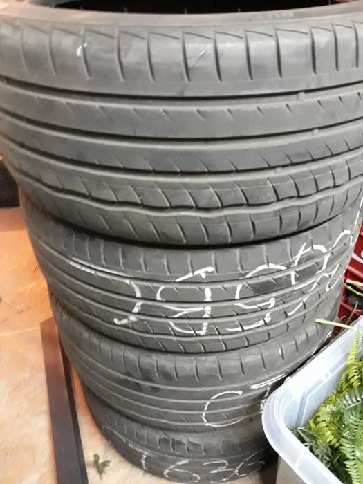 Гуми БМВ 18 4 броя и джанта